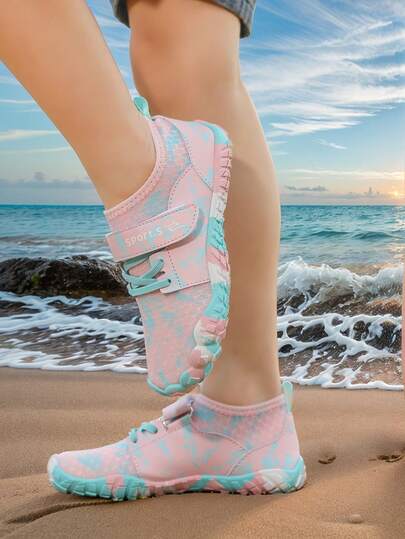 Barnens sommar nya vattenskor, slumpmässigt djurtryck, ventilerande mesh-ovandel, låg stängning, snabbtorkande barfota, flickors strand-/badskor, halkfri gummisula, utomhuscykling, inomhusfitness yoga löpning hoppning multifunktionella träningsskor