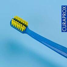 Curaprox Cepillo de dientes CS 5460 Ortho - Cepillo de dientes manual con corte especial para tirantes con cerdas 5460 Ultra Soft CUREN - Color aleatorio(default) - Multicolor - Ver 7