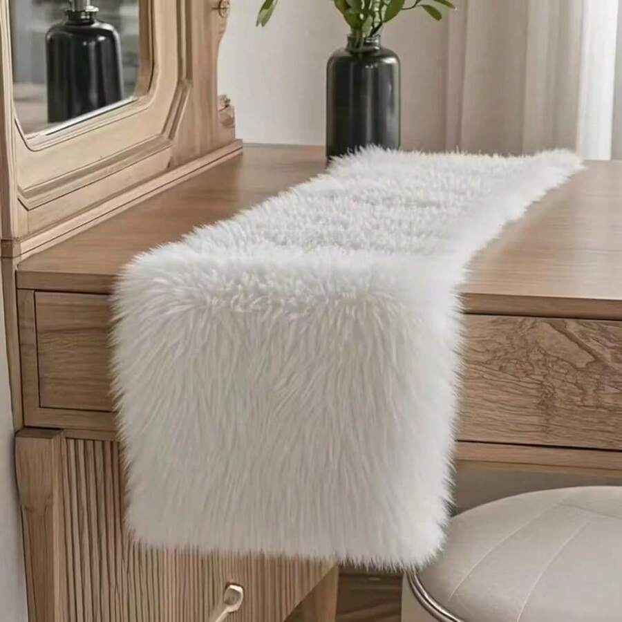 1pc Soft Plush Faux Fur Table Runner, White, Pink- 13x36 Inch, 13x72 Inch Winter Christmas Home Decor,Holiday Party Dining Table Cover For Coffee Table & Dresser, White Fuzzy Festive Birthday Decoration,Christmas Theme Tablecloth,Holiday Kitchen Dining Table Decoration For Home Party Decor,Room Decoration, Holiday Party Decoration,Holiday Dining Indoor/Outdoor Use, Christmas & Valentine's Day Decor - 白色 - 查看 1