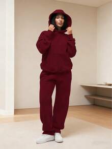 Completo casual da donna per autunno e inverno, composto da felpa con maniche lunghe e tasche, e pantaloni dritti con vita elastica e tasche, in colore unito, stile sportivo rilassato, due pezzi - Bordò - Visualizzare 1