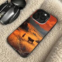 Cubierta de telefono transparente con diseño de paisaje al atardecer y figura humana con vaca color naranja y marron para uso diario en cafeterias - Negro - Ver 5