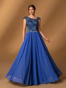 Faeriesty 这款莫西斜领新娘母亲礼服，配以优雅的短袖和飘逸的A字雪纺裙摆——完美适用于正式晚宴、盛大晚会、歌剧之夜、婚礼仪式和慈善舞会。 - 霧霾藍 - 查看 4