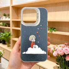 Funda para telefono con diseño de dibujos animados color gris oscuro con estampado de niña sentada en nube y corazones flotantes ideal para uso diario y regalos Aplicable a los teléfonos de la serie Apple y Galaxy - Negro - Ver 5