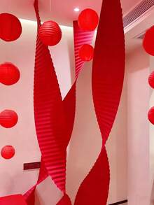 5件套情人节婚礼天花板装饰红色瓦楞纸花环，红色蜂窝球，适用于婚礼、新年派对装饰、婚房庆典墙面装饰、客厅卧室中式婚礼装饰、房间装饰