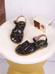 1双儿童流苏PU休闲时尚凉鞋，适合夏季穿着 - 酒紅色 - 查看 4