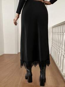 Chân váy midi chữ A bằng lụa satin Dila Polly dành cho nữ, phối ren, dáng váy lụa mềm mại, thướt tha - màu đen - Xem 2
