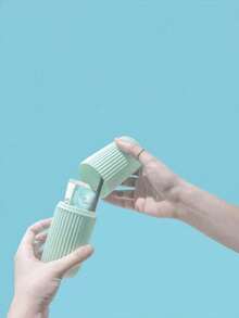 1个牙刷杯和漱口杯，防碎水杯，多功能便携式牙刷架，防摔设计，小巧便携，适合旅行和居家浴室收纳，可放置于台面、墙架或水槽旁，节省空间，方便收纳和旅行，防漏杯口，易于清洁，小巧便携，适合宿舍、大学、儿童浴室、客用浴室、家庭浴室，也是秋季、万圣节、感恩节、圣诞节、返校季等节日送礼佳品，日常家居装饰的理想之选。 - 彩色 - 查看 8