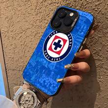 Funda para teléfono con diseño del logo de Cruz Azul, compatible con teléfonos ,  17,  16 Pro Max,  15 Pro Max,  13 y  12. Fabricada en TPU para una protección eficaz contra golpes y caídas. Un regalo ideal para familiares, amigos, seres queridos, parejas y para Navidad. - Negro - Ver 3