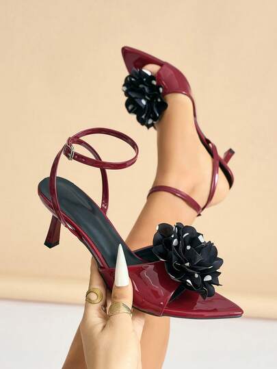 Damesschoenen met hoge hakken, modieus voor lente-/zomerfeesten, bijeenkomsten, buitenevenementen, elegante banketten en kunsttentoonstellingen. Metallic kittenhak, spitse neus, bandjes, 3D-bloemenversiering, hoogwaardige zachte stof, effen kleur, gekruiste bandjes, comfortabel en elegant, geschikt om te combineren met herfstjurken en trouwjurken.