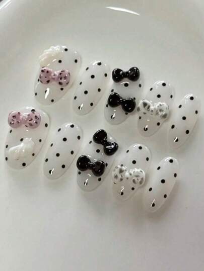 Sweetheart Girl Cute Style 10-Piece Long Sleeve Elliptical Pressed Nails, Ice-Transparent White Base Color With Black Dots, 3D Pink And Black Bows And White Wings Decorations, A Playful, Cute, Retro, Elegant And Sophisticated High-End Fashion Nail. Suitable For Daily Use As Both A Bold And A Delicate Look, It Is Suitable For Dates, Outings, Casual And Light-Chic Outfits And Can Be Reused.