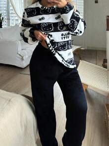 Sanrio 【奇幻世界】2件套Hello Kitty女士毛绒圆领长袖上衣和松紧腰裤可爱家居服套装，蓬松冬季服装 - 黑與白 - 查看 2