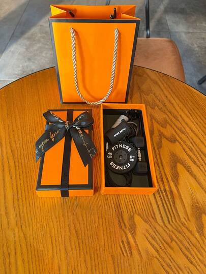 撞色杠铃哑铃吊坠，健身配件，健身励志挂绳，健身房杠铃哑铃挂饰，健身房杠铃哑铃水壶吊坠，背包挂饰，运动健身装备，礼盒包装，适合送礼。