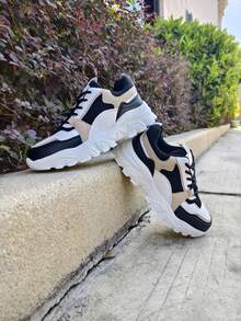 2025年流行厚底运动鞋，网红风，厚底，轻便，软底，高端运动鞋