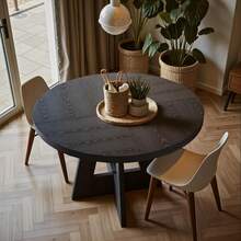 LITTLE TREE Modern Farmhouse 120cm Table – Round Rustic Wood Dining Table For 4 People, Home Dining & Lounge (Easy Assembly) - 黑色 - 查看 4