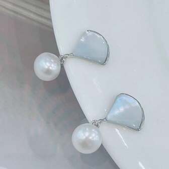 1 Pair French Faux Pearl Shell Tassel Fan-Shaped Earrings, High-End Faux Pearl Earrings, Elegant Niche Stud Earrings