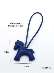 新款包包挂饰，优质全PU皮革，小马装饰，女士款；时尚多彩马车钥匙扣，生日纪念品