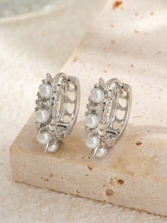 1 par de pendientes de lujo personalizados con remaches de corazón hueco, elemento de perla y circonita de cobre, adecuados para fiestas y reuniones