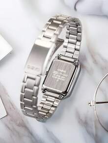 Casio Đồng hồ đeo tay nữ, dòng STANDARD, mặt vuông nhỏ, máy quartz kiểu cổ điển, dây đeo bằng thép không gỉ, mặt số đen. - màu đen - Xem 5