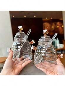 1pc Elegant Bee Themed Honey Pot With Integrated Spoon - High Borosilicate Glass Container, Airtight Lid - Heat & Impact Resistant, Suitable For Kitchen, Pantry, Dining Table - Bee Decor - Bee Themed Decor - Bee Themed Kitchen Decor, Pantry Organization, Floral Pattern, Premium Kitchenware, Syrup Dispenser, Ideal Gift For Cooking Enthusiasts