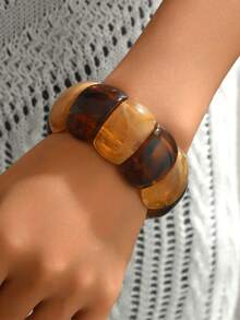 1pc Retro Versatile Asymmetrical Tie Dye Resin Bracelet, Gold-Tone Faux Marble, Exaggerated Personalized Tie Dye Geometric Resin Bracelet, Lightweight Luxurious Accessory Suitable For Women's Daily, Vacation, Party Wear (Tie Dye Pattern Random) - Bracelet - View 11