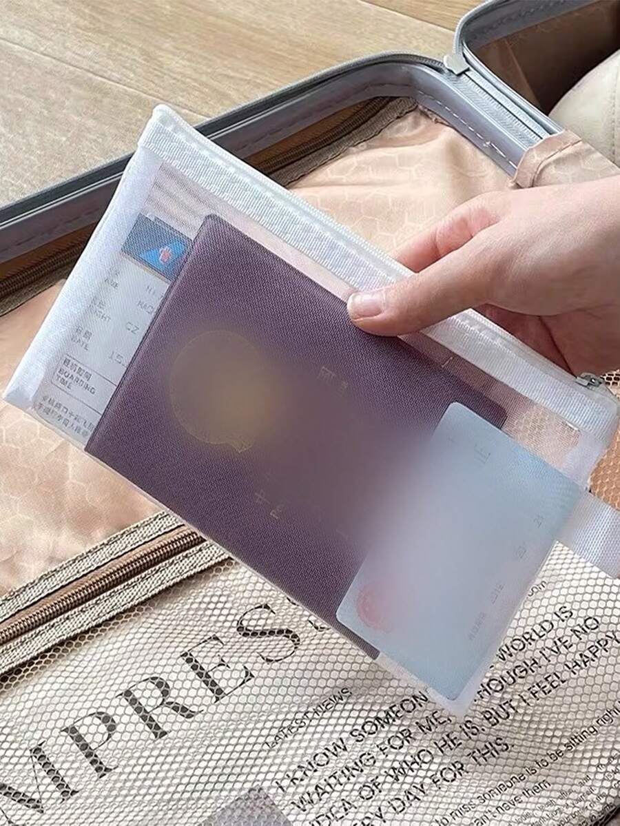 透明护照夹，拉链封口 - 轻便旅行证件收纳包，耐用塑料材质，便携式卡包，可收纳护照、身份证、现金和信用卡 - 商务旅行和度假必备配件 - 彩色 - 查看 1