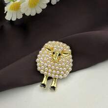 1 szt. Modna broszka ze stopu ze sztucznej perły w kształcie uroczej owcy, idealna na świąteczne przyjęcie, kurtkę, plecak, akcesorium dekoracyjne - jagnięcina - Zobacz 14