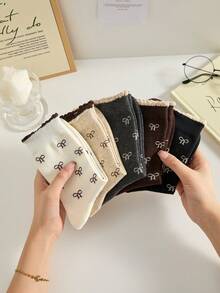 4 Paar Damen Mittelhoch Socken mit Schleifenmuster, Retro Design Crew Socken, locker sitzender Bund ohne Einengung, geeignet für den täglichen Gebrauch und alle Jahreszeiten, zufällige Farben