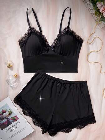 两件套纯色女士性感内衣套装，舒适情趣，蕾丝蝴蝶结装饰三角杯文胸和四角内裤，性感内衣套装