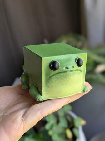 1个可爱青蛙树脂摆件，创意桌面装饰，趣味工艺摆件