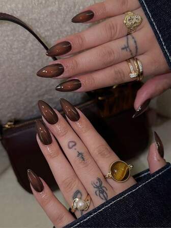 24片长杏仁形扎染渐变棕色美甲贴片，包含1片果冻胶和1个指甲锉，适合女性和女孩参加派对、舞会、日常休闲场合，可卸除并重复使用。