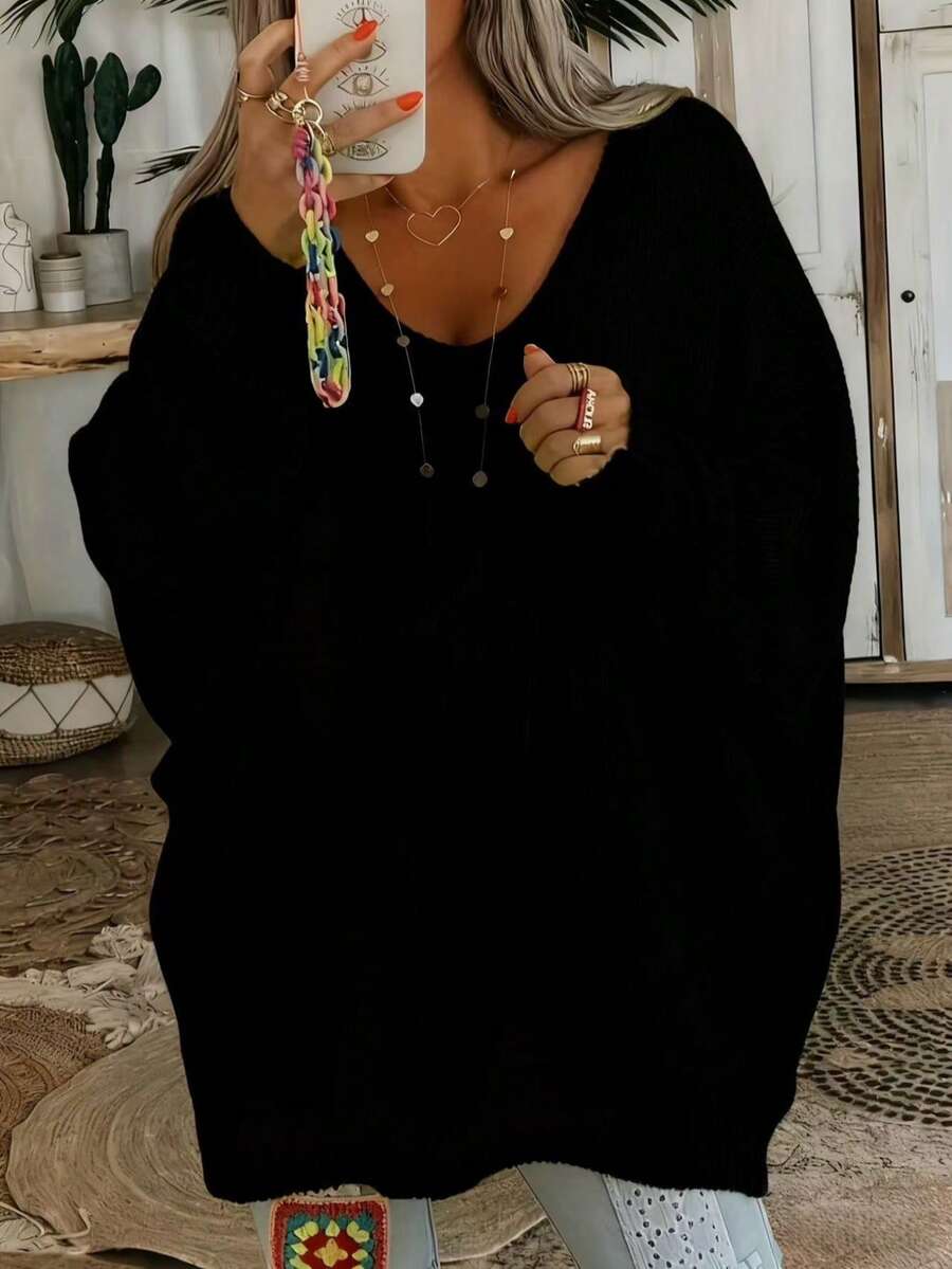大码女士优雅V领毛衣，纯黑色，柔软宽松套头衫，休闲半正式场合皆宜，中等厚度，舒适百搭。纯色针织罗纹大码长袖V领毛衣，居家、秋冬季、新年必备单品。