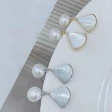 1对法式仿珍珠贝壳流苏扇形耳环，高端仿珍珠耳环，优雅小巧耳钉