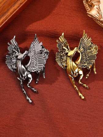 El broche del Año del Caballo del Zodiaco 2026, el mascota del año de la vida, el broche del caballo volador, es una joyería popular de estilo chino, broche, broche de mujer, insignia de esmalte, imperdible de ropa, broche de ropa, broche de ropa de mujer, lindo broche de esmalte, adecuado para amigos, colegas, bolsos, ropa, etc., disponible para las cuatro estaciones