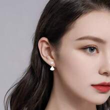 1对法式仿珍珠贝壳流苏扇形耳环，高端仿珍珠耳环，优雅小巧耳钉