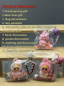 1个最新款KEYCEO兔子玩偶系列PVC青少年木制玩偶，配有精致的圣诞树钥匙扣和透明保护袋，饰有可爱亮片，轻巧便携，是理想的限量版新年礼物。