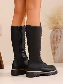 Giày bốt buộc dây mũi tròn thời trang mới màu đen dành cho nữ, đế dày chống trượt, họa tiết chắp vá hai màu, thiết kế khóa kéo bên hông, phù hợp mặc ngoài trời thường ngày vào mùa xuân và mùa thu, mặt trên bằng da tổng hợp, màu trơn tối giản, phong cách phương Tây, giày bốt cổ điển cao đến giữa bắp chân, đa năng thường ngày - màu đen - Xem 6