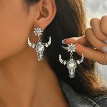 1 par de pendientes de mujer con cabeza de toro de cristal de moda, adecuados como accesorios para fiestas, regalo para amigos