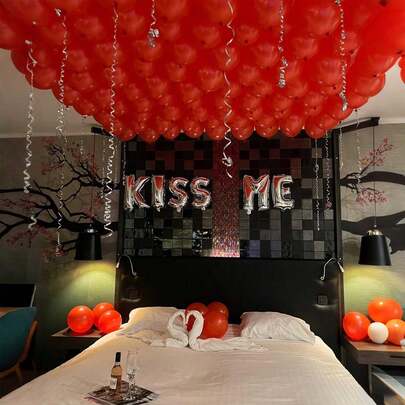 红色乳胶银色装饰套装，适用于婚礼、情人节、酒店房间装饰、字母套装、实心心形字母、圣诞节、乳胶材质、情人节、生日派对、性别揭晓派对、周年纪念、毕业派对、返校季、主题派对、乔迁派对、退休派对、婚礼、单身派对，四季皆宜。