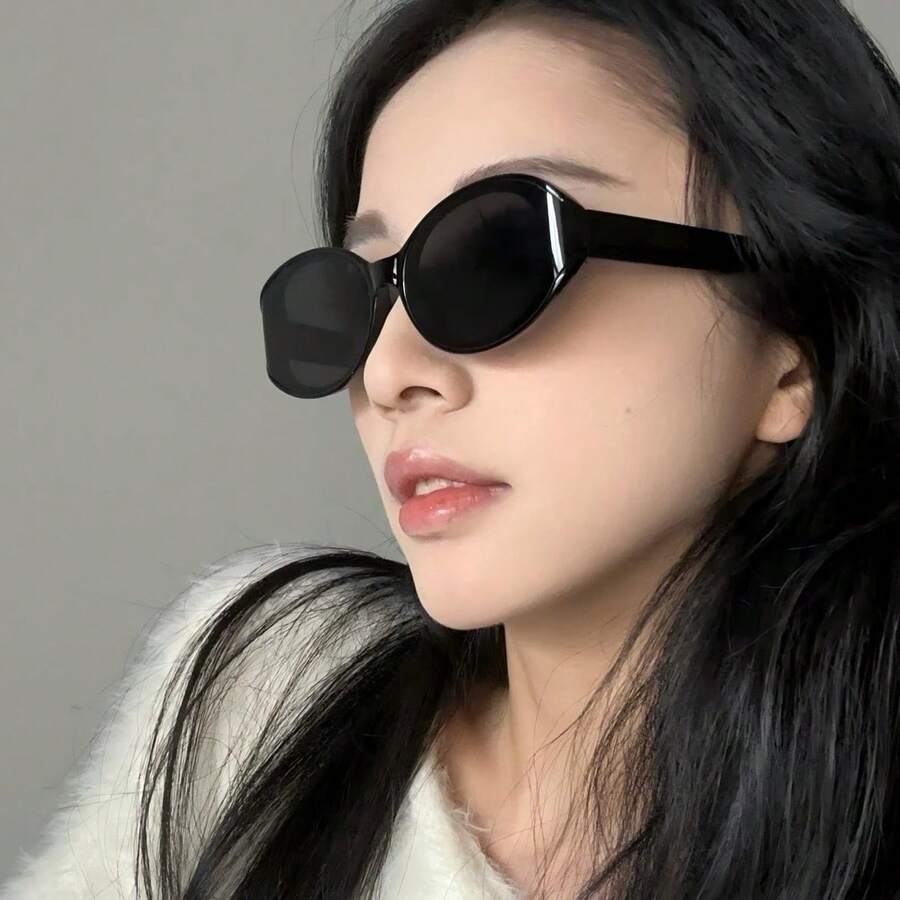 Women's Retro Cat Eye Fashion Glasses - UPEND Curved Frame, Lightweight Daily And Special Occasion Glasses, Korean  Glasses (2025 New Model), High-Quality Optical Accessories, Street Style, Durable Material, Essential For Street Wear - 黑色框灰色鏡片 - 查看 1