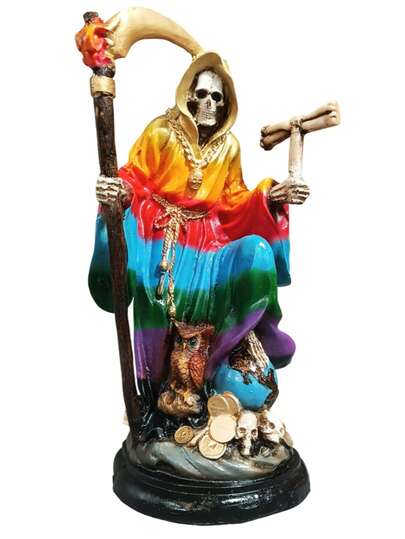 Figura de Santa muerte con martillo. escultura de resina.