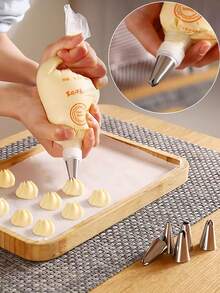 7 cái/100 cái/107 cái Vòi bắt kem bằng thép không gỉ và túi bắt kem, Bộ chuyển đổi, Bộ dụng cụ trang trí bánh bằng thép không gỉ, Vòi bắt kem, Túi đựng bánh ngọt, Trang trí bánh, Vòi bắt kem, Bánh ngọt, Bánh nướng nhỏ, Trang trí khay nướng, Dụng cụ làm bánh, Dụng cụ bắt kem, Dụng cụ làm bánh, Đồ dùng nhà bếp, Dụng cụ nướng bánh đa năng - Nhiều màu - Xem 3