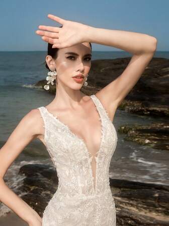 HEARBOBO Elegant Sleeveless Deep V Neck Long White Wedding Dress With Contrast Mesh Details Boho Classy Vacation Bridal Gown