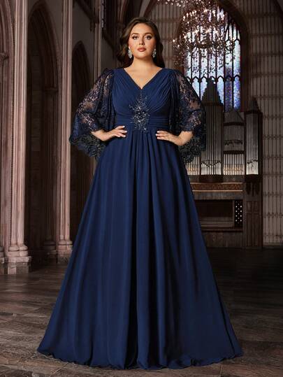 Elegante vestido de noche formal de gasa de unicolor con parches de encaje floral