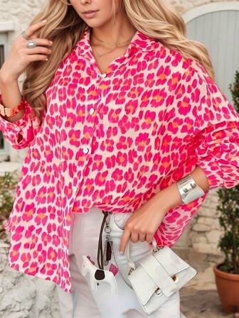 Camisa tejida con estampado de leopardo rosa de talla grande, cuello vuelto, mangas largas tipo murciélago, diseño con detalles de botones