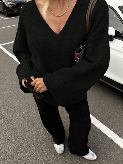 FOR BEAUTY 女士V领黑色长袖针织衫，时尚简约宽松版型，优雅休闲，适合日常通勤，是女士春季时尚穿搭的理想之选。