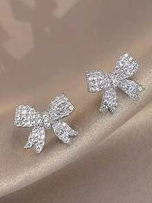 一对奢华立方氧化锆耳钉，适合婚礼、派对、订婚、周年纪念、情人节等场合，是送给女性的绝佳礼物。 - 1# - 查看 8
