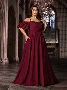 Đầm maxi dạ hội sang trọng dành cho nữ cỡ lớn, chất liệu chiffon, có họa tiết thêu, kiểu trễ vai và dây mảnh, xếp ly xòe rộng, thích hợp cho đám cưới, tiệc mùa xuân. - Màu Đỏ Sâu - Xem 5