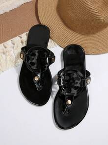 2026新款女士镂空设计大码平底人字拖 - 休闲百搭 - 夏季新品 - 舒适休闲 - 日常穿着 - 海滩度假 - 镂空设计 - 露趾款式 - 平底鞋 - 卡其色 - 低跟 - 休闲风格 - 通勤上班 - 派对庆典 - 夏季 - 米色、黑色、白色、红色、金色、银色、棕色、合成材料 - 黑色 - 查看 6