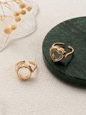 1 pieza Caja de anillo circular con forma de corazón hueco y transparente estilo INS que se puede abrir y cerrar. Se puede combinar con varios accesorios como gatos, perros, pingüinos, flores, etc. Está enchapado en oro de 18k para resaltar el encanto de la mujer y es adecuado para el Día de San Valentín, días festivos y uso casual diario. Joyería para damas.