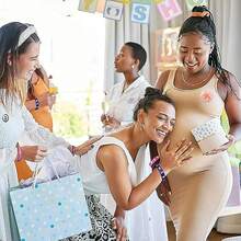 性别揭晓胸针，30 枚，男孩女孩胸针，粉色和蓝色胸针，适合作为婴儿派对礼物、性别揭晓派对用品，塑料材质，不含宝石。 - 彩色 - 查看 7